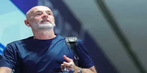 Fiorentina Membawa Pulang Stefano Pioli Ke Italia Menjadi Pelatih Mereka